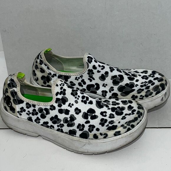 OOFOS Women's Black White OOmg Eezee Low Snow Leopard Recovery Shoes Size W9 - Picture 1 of 9